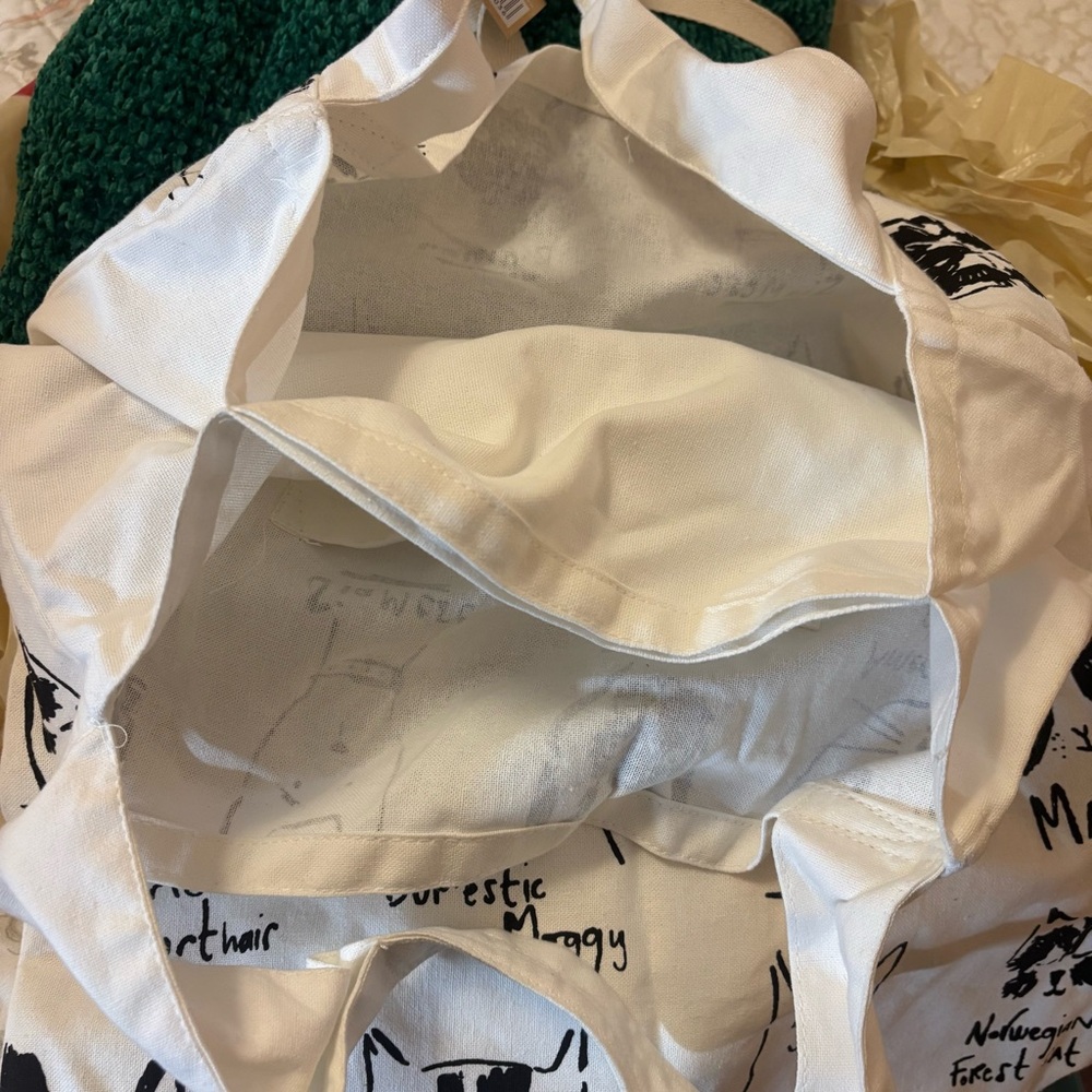 World Market “Illustrated Cats” Canvas Tote Bag - 2 inside pockets - NWT - Picture 6 of 8